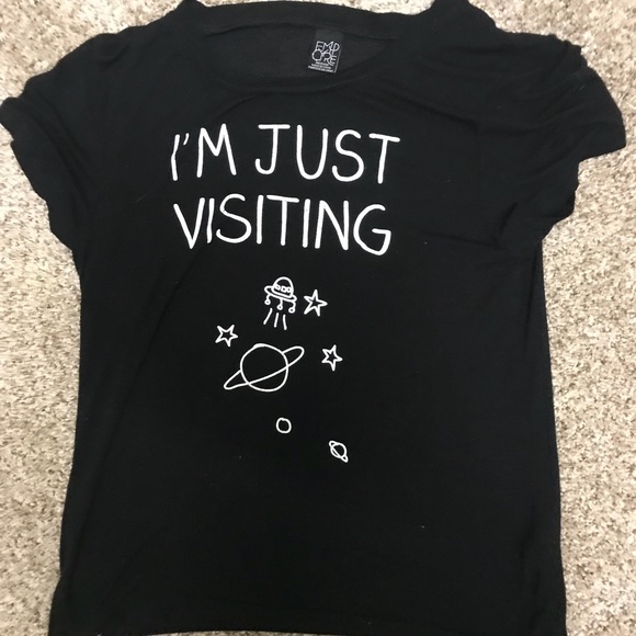 Zumiez Tops - A black “I’m just visiting” t-shirt